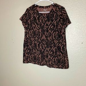 Athleta Black, Gray, and Rose colored Short Sleeve T-Shirt Size X-Large